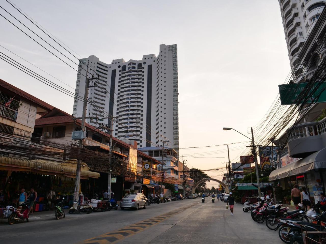 Breeze Hostel Pattaya Luaran gambar